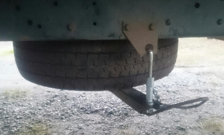 Кронштейн запасного колеса газ 3309