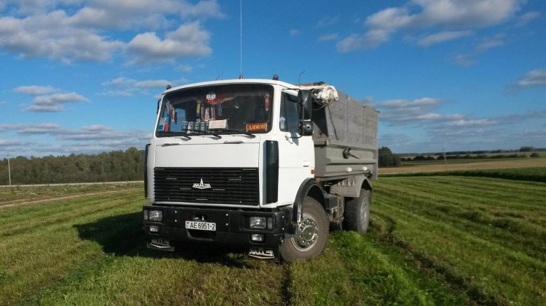 Грузовик маз 5551