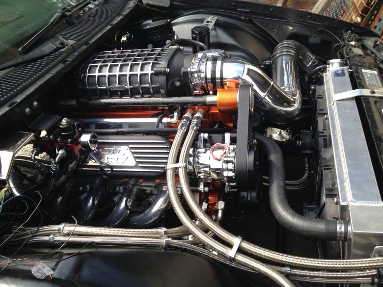 Двигатель автомобиля