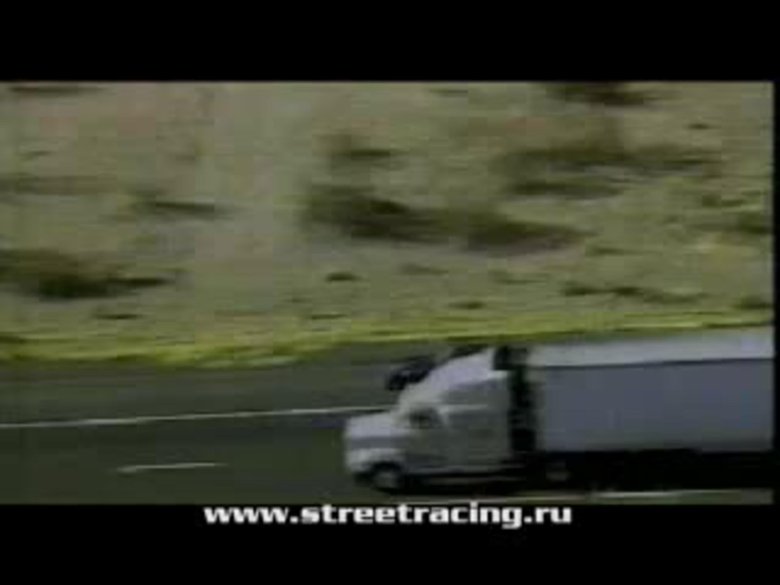 Фура обгоняет бмв