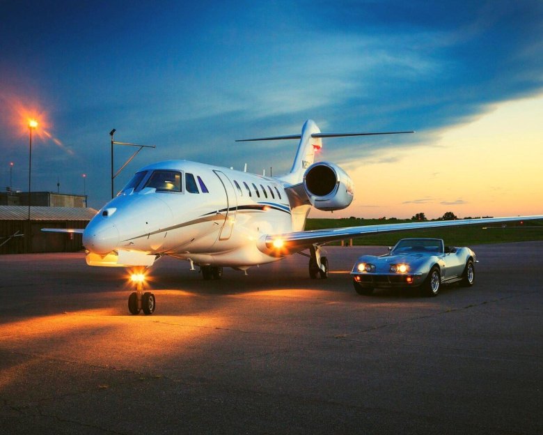 Джет самолет