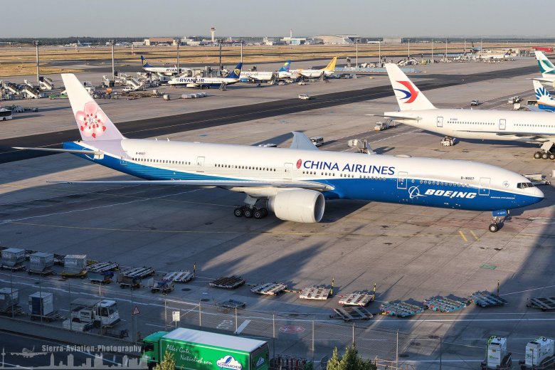China airlines boeing 777-300