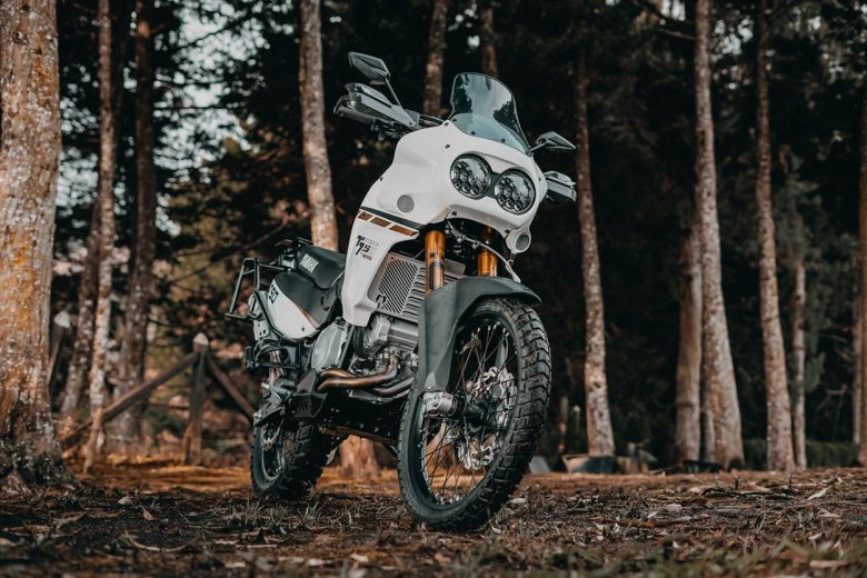 Мотоцикл husqvarna norden 901