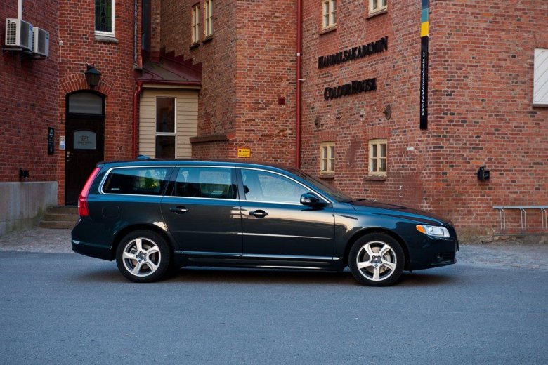 Volvo v50 i рестайлинг