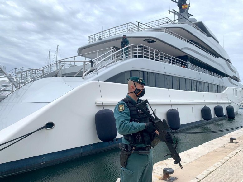 Яхта танго вексельберг