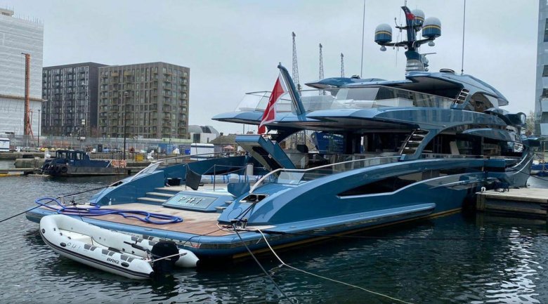 Phi phantom яхта