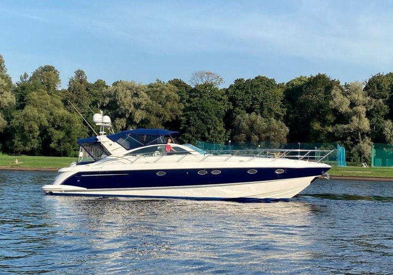 Моторная яхта