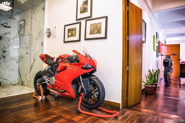 Мотоцикл в интерьере