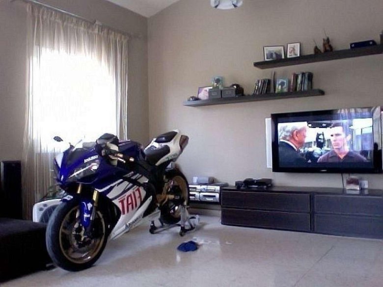 Мото в квартире