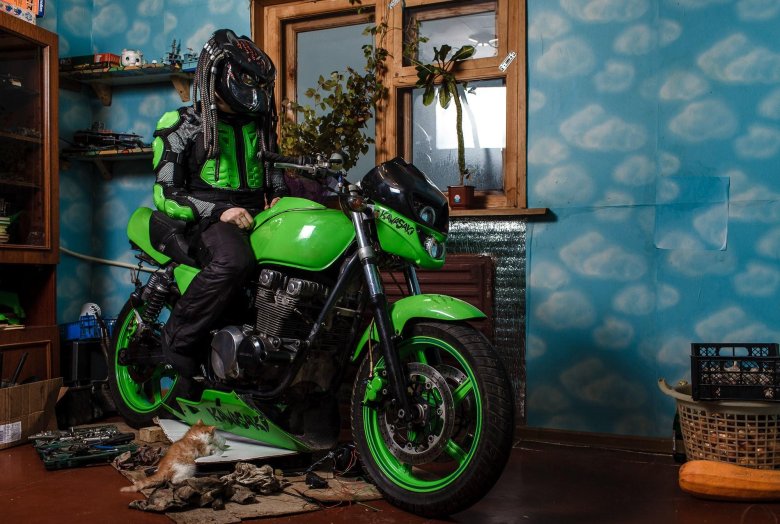 Мотоцикл в доме