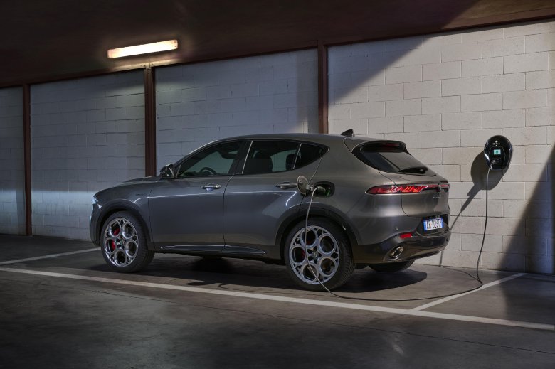 Alfa romeo stelvio 2023