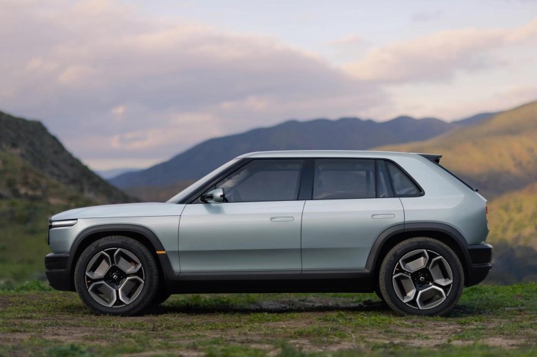 Rivian r 3