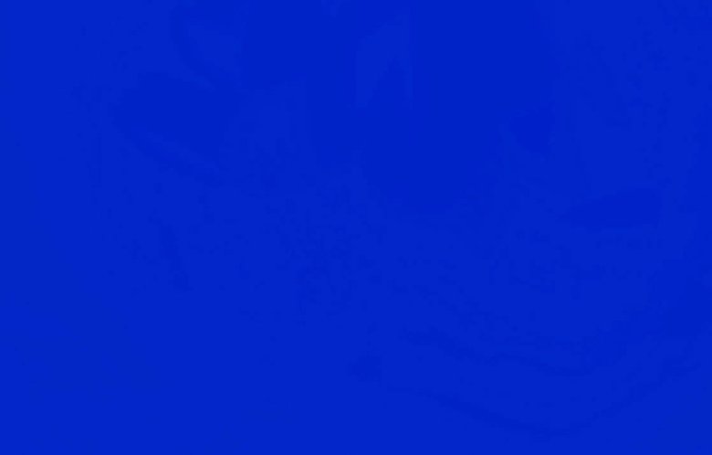 Синего цвета