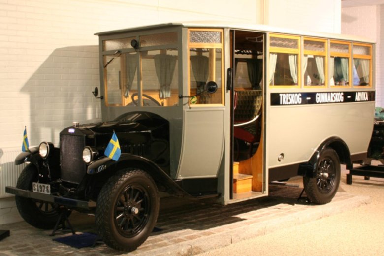 Первые автобусы