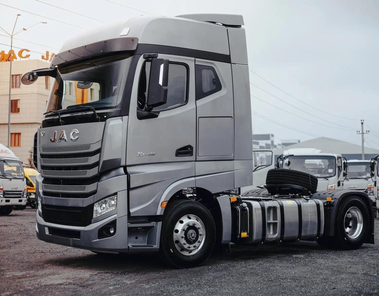 Седельный тягач jac k7