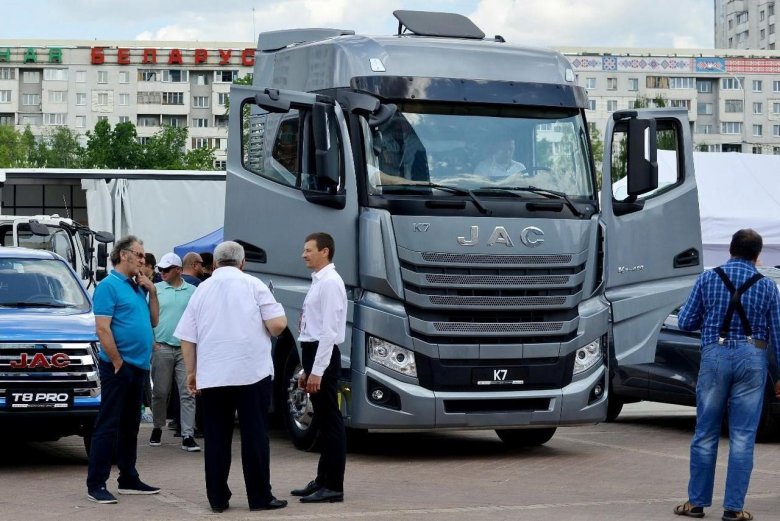 Jac k 7 седельный тягач