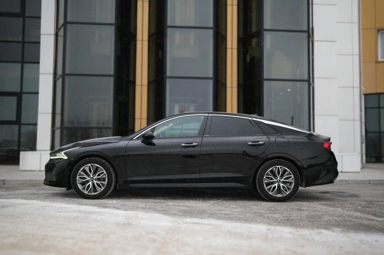 Черная киа к 5