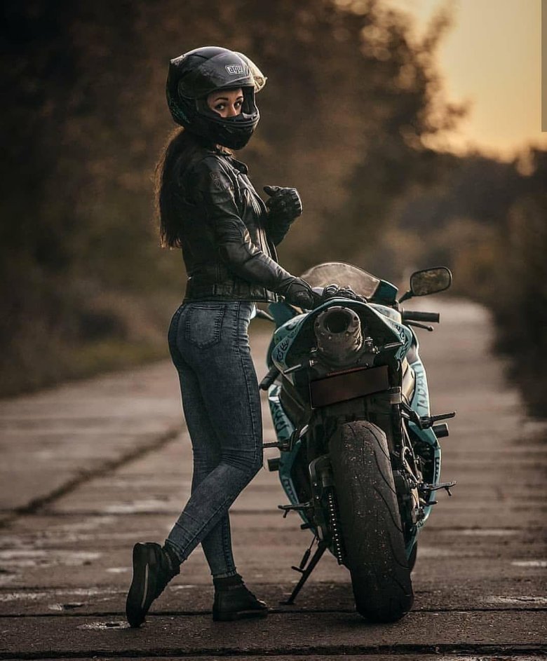 Мотоцикл девушка