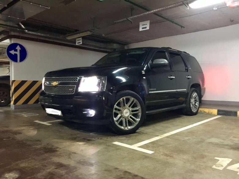 Chevrolet tahoe black 2011