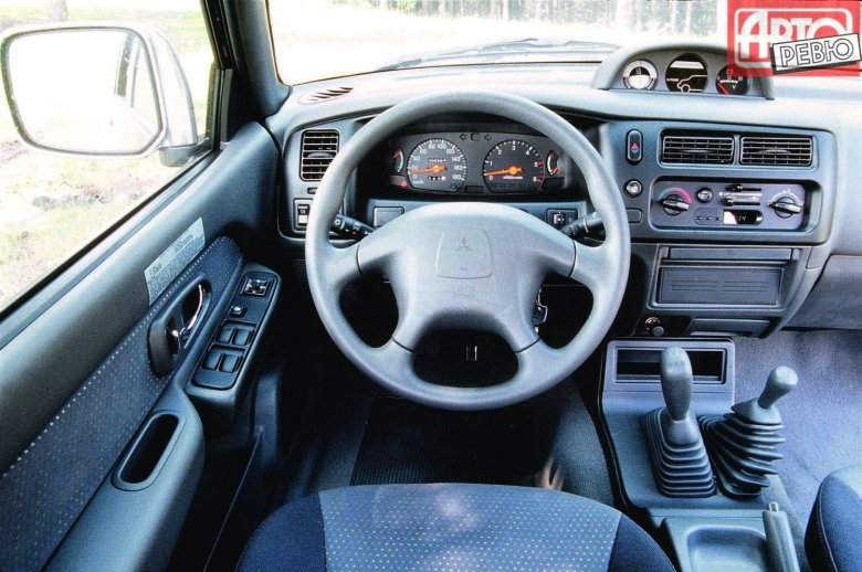 Mitsubishi l200 3 поколение салон