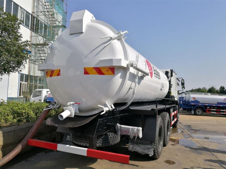 Автоцистерна китайский грузовик.