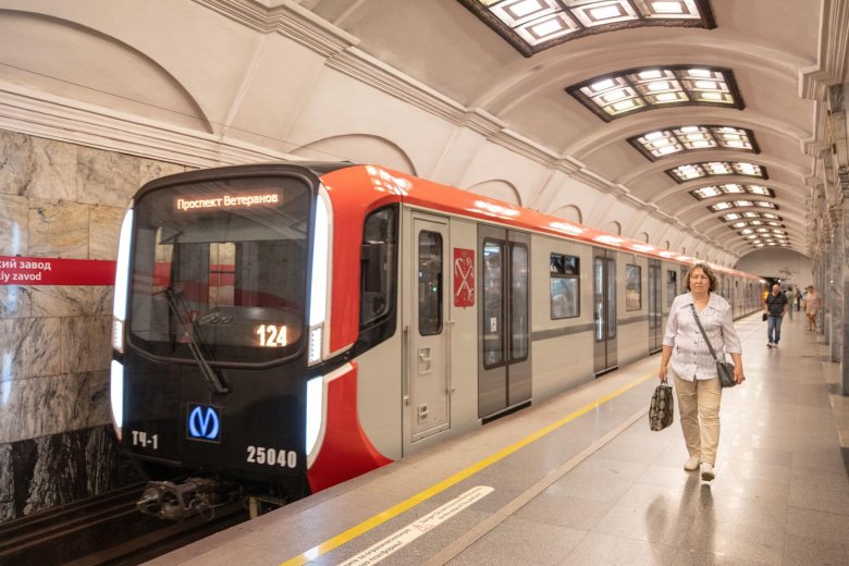 Метро спб поезд