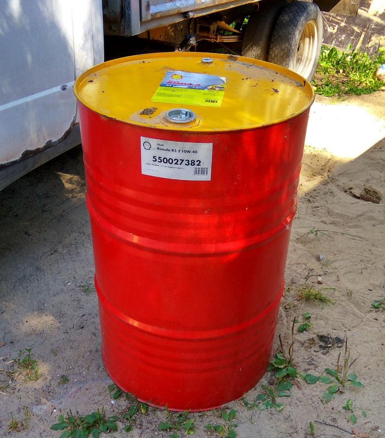 Бочка масла 200 л