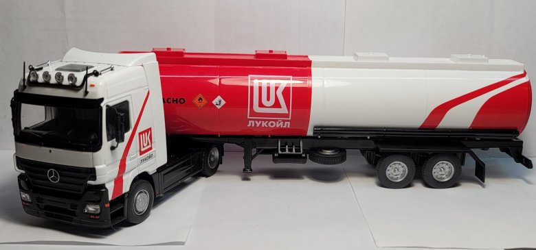 Mercedes-benz actros lukoil бензовоз 1 43