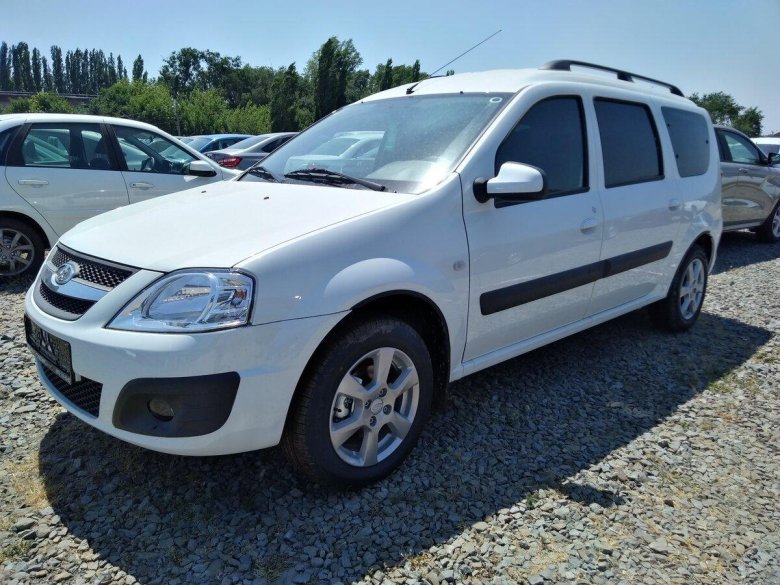 Белая лада ларгус