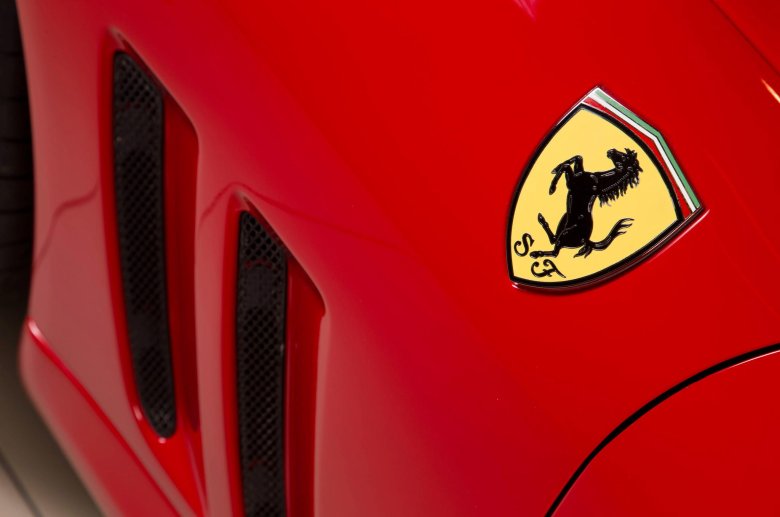 Феррари значок