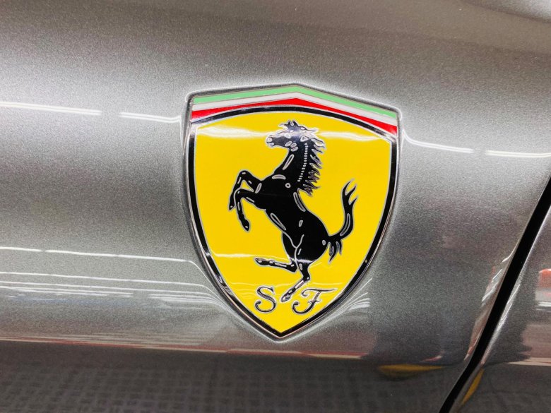 Марка феррари значок