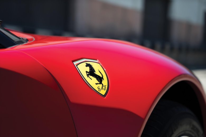 Значок феррари