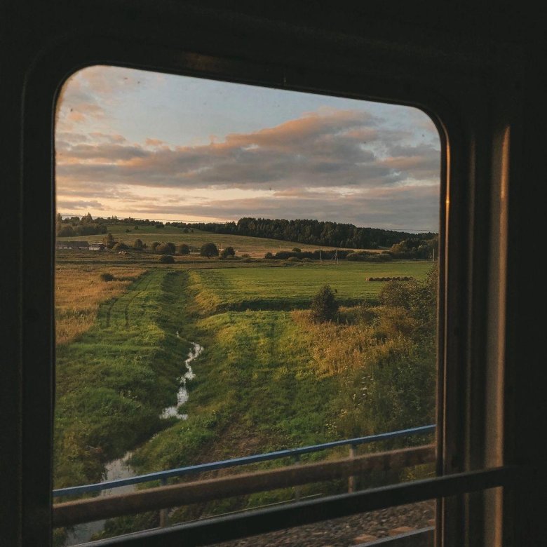 Вид из окна вагона поезда
