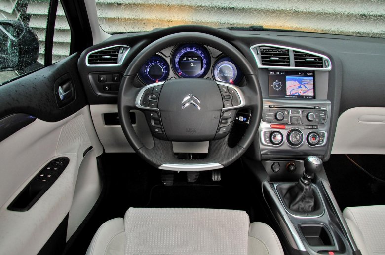 Citroen c4 хэтчбек 2012 салон