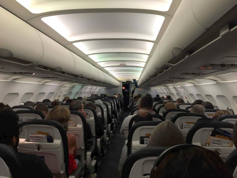 Уральские авиалинии салон самолета