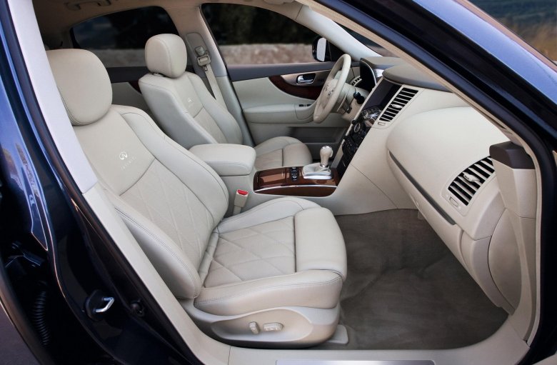 Инфинити fx37 светлый салон