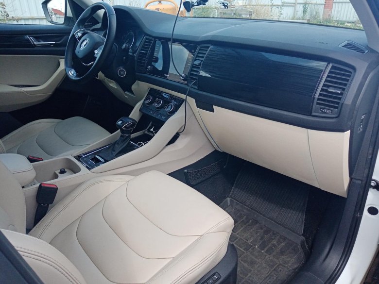 Шкода кодиак белый салон