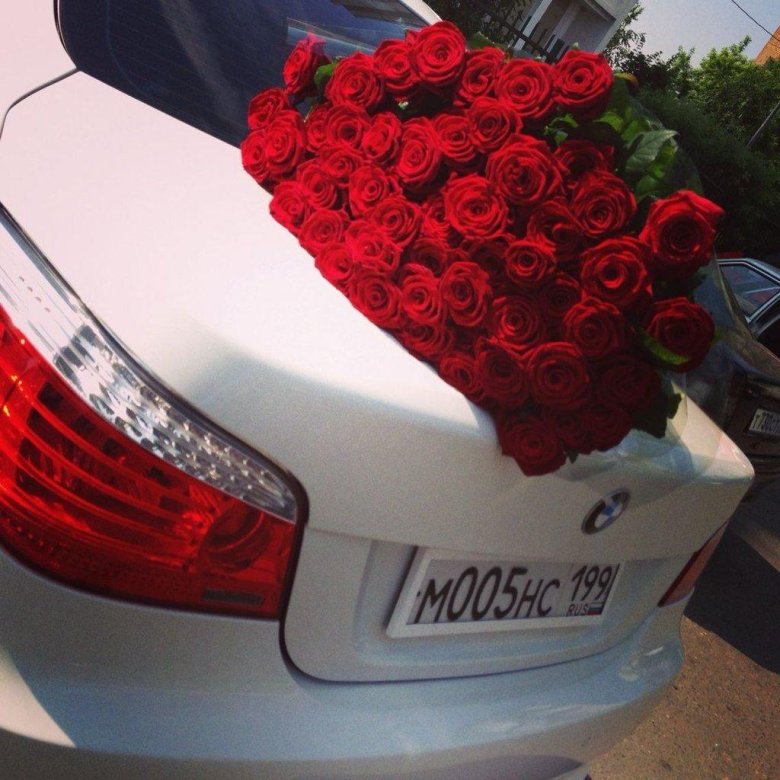 Автомобиль с цветами