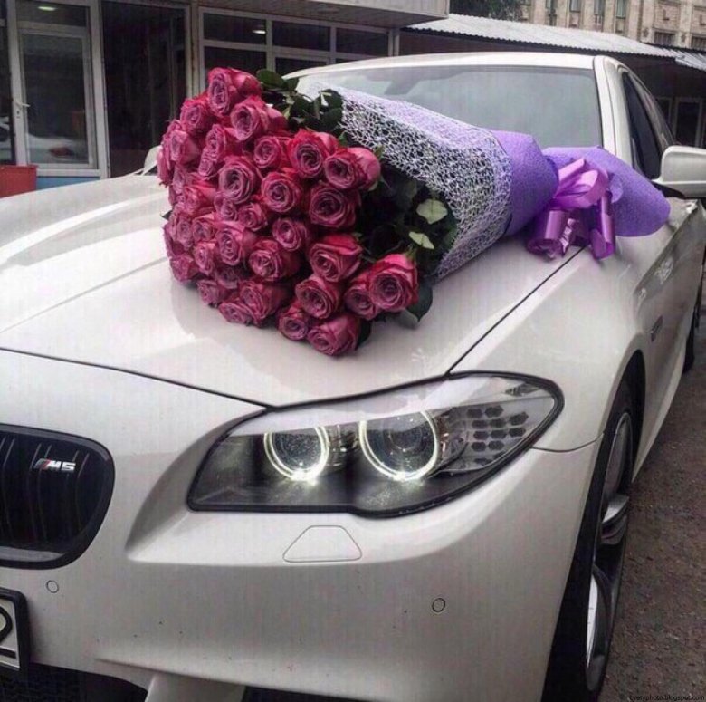 Машина и цветы