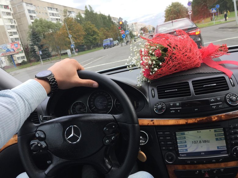 За рулём мерседеса 211