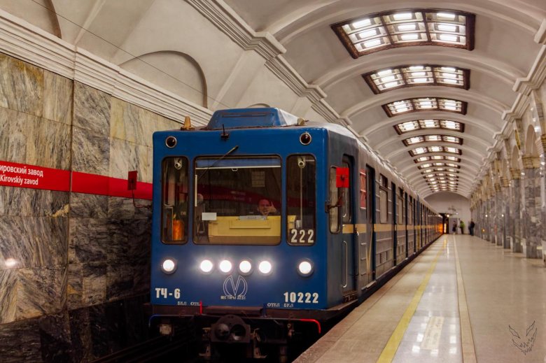 Поезда метро