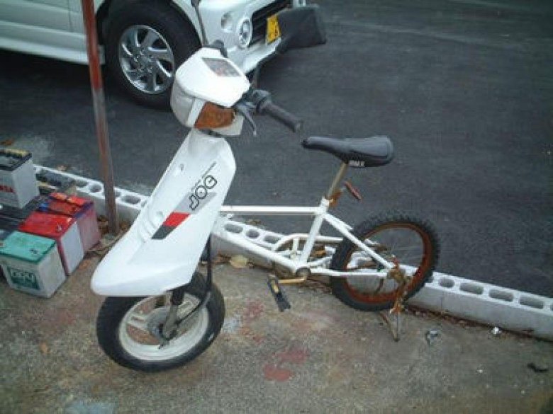 Маленький мопед