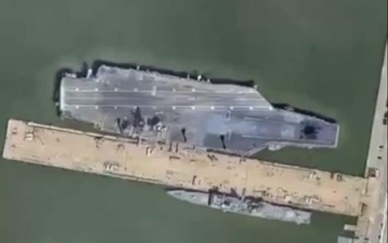 Хуситы атаковали американский авианосец