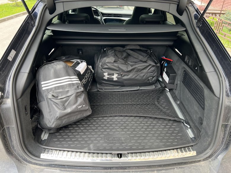 Audi e tron багажник