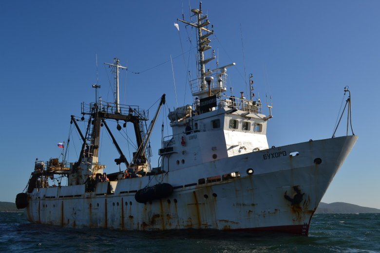 Средний рыболовный морозильный траулер типа василий яковенко