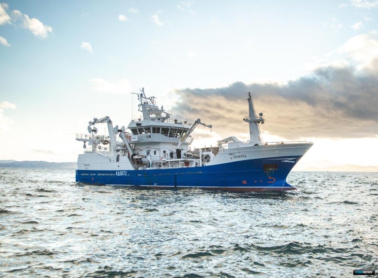 Рыболовецкое судно камчатка