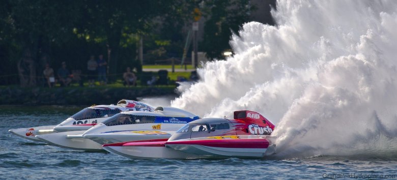 Hydroplane racing