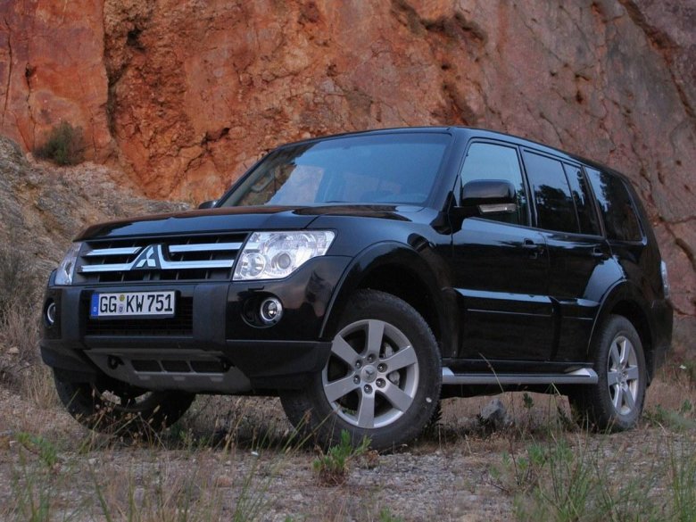Mitsubishi pajero 4 2006