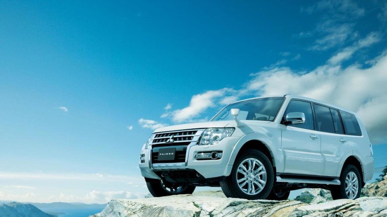 Mitsubishi pajero 2015