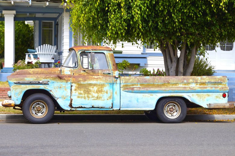 Rusty chevrolet pickup